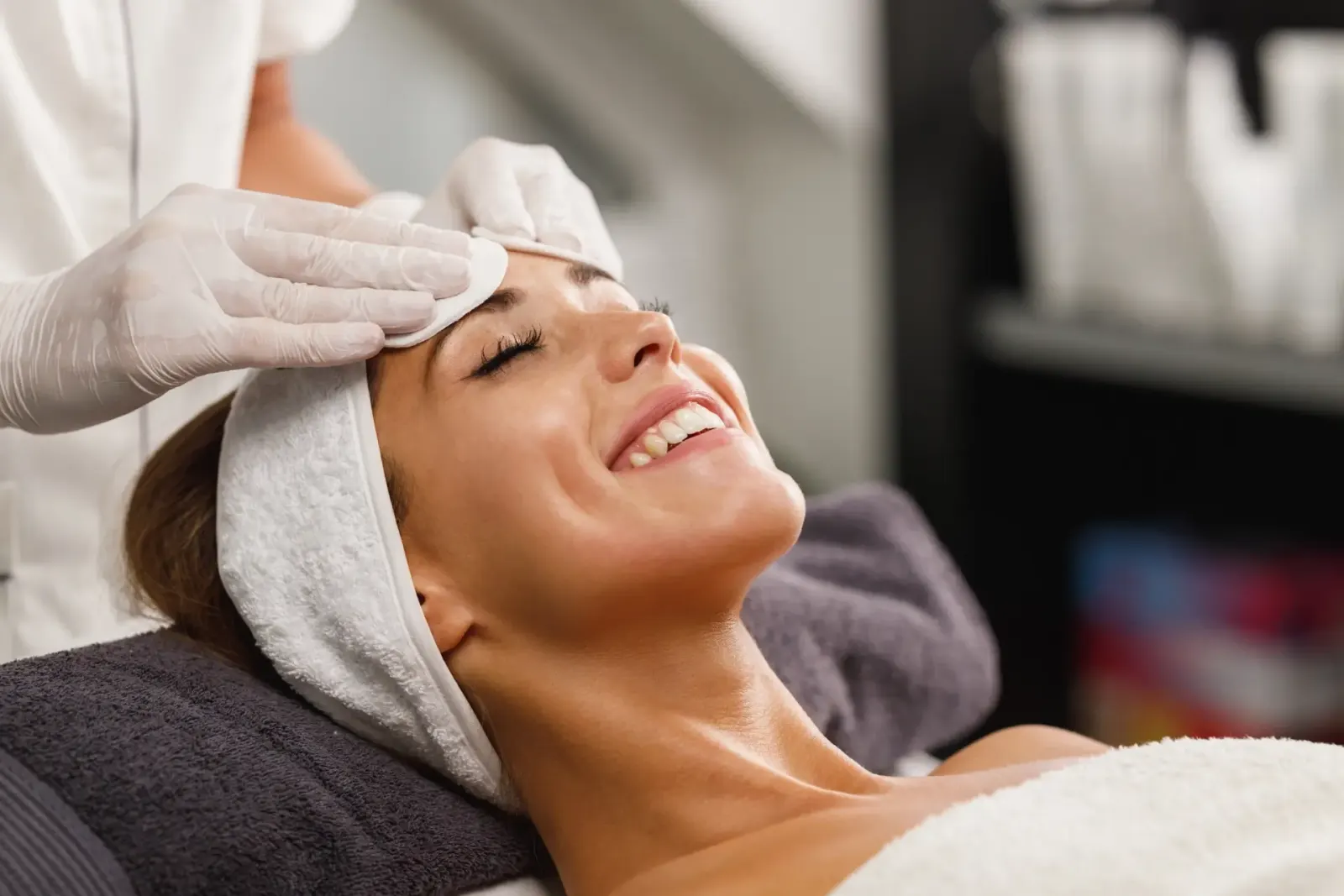 Tratamiento facial personalizado en Centro EBM Castelldefels